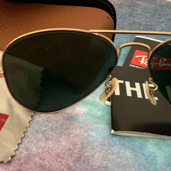 Ray Ban Aviator Sunglasses Green Lens and Gold Frames - Picture 4 of 14